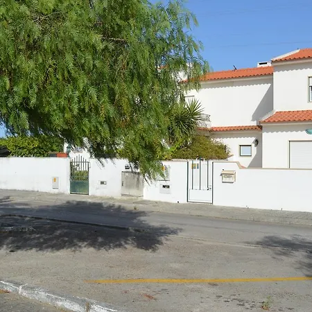 בית הארחה Ricardo Holidays At *